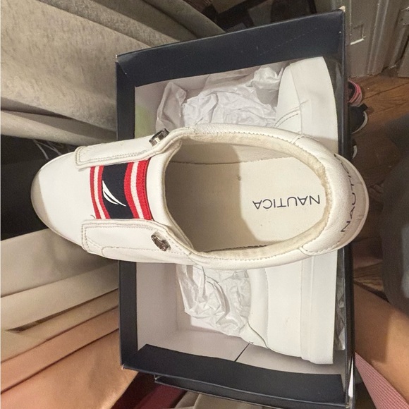 White Nautica trainers with red and blue accents - Picture 3 of 4